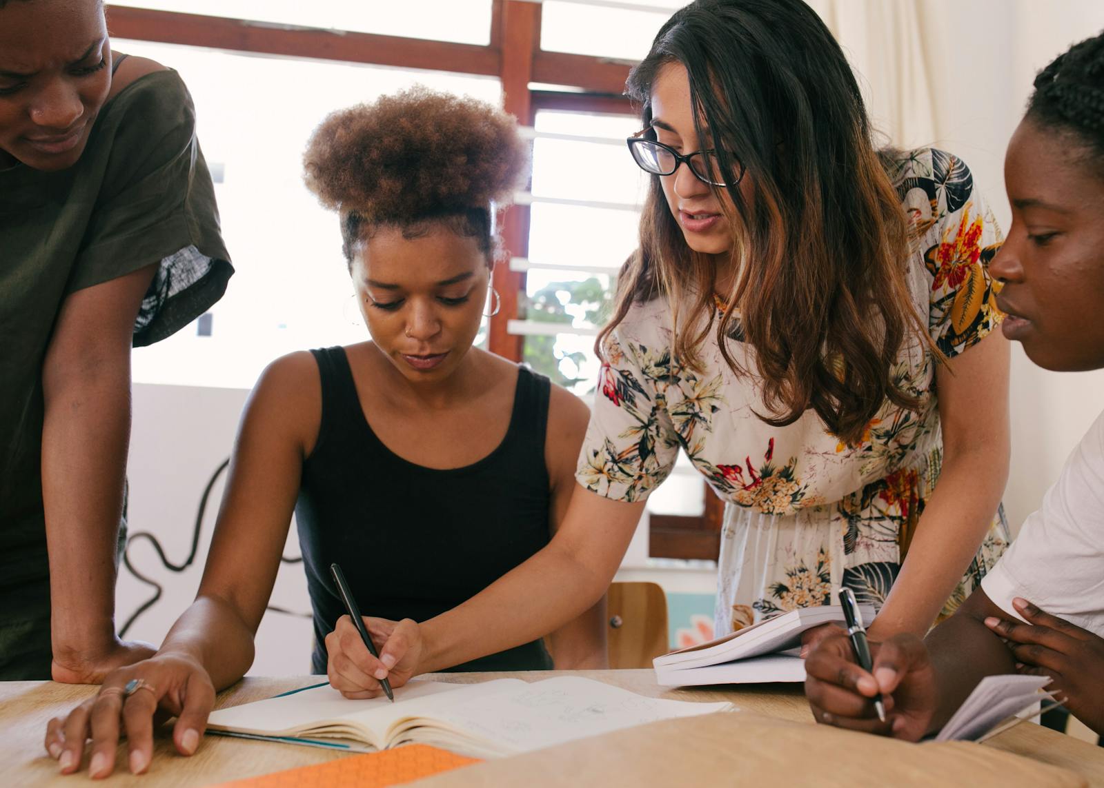 workers' A group of diverse professionals collaborates on a project, fostering teamwork and creativity.